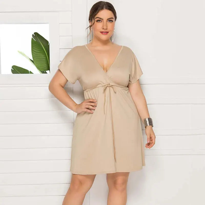 Mini Robe Col en V — Manches Courtes & Taille Empire