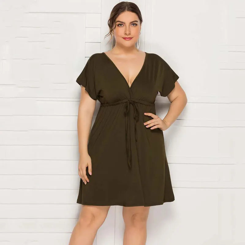 Mini Robe Col en V — Manches Courtes & Taille Empire