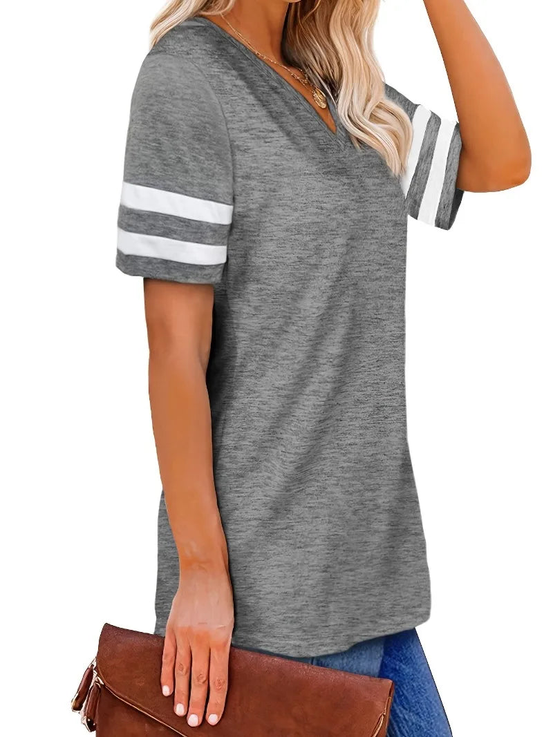 T-shirt Col V Tricoté – Coupe Ample & Bandes Contrastantes
