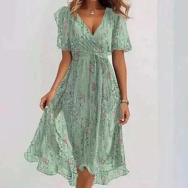 Robe Mini Plissée Imprimée — Col en V, Appliques, Coupe Ajustée