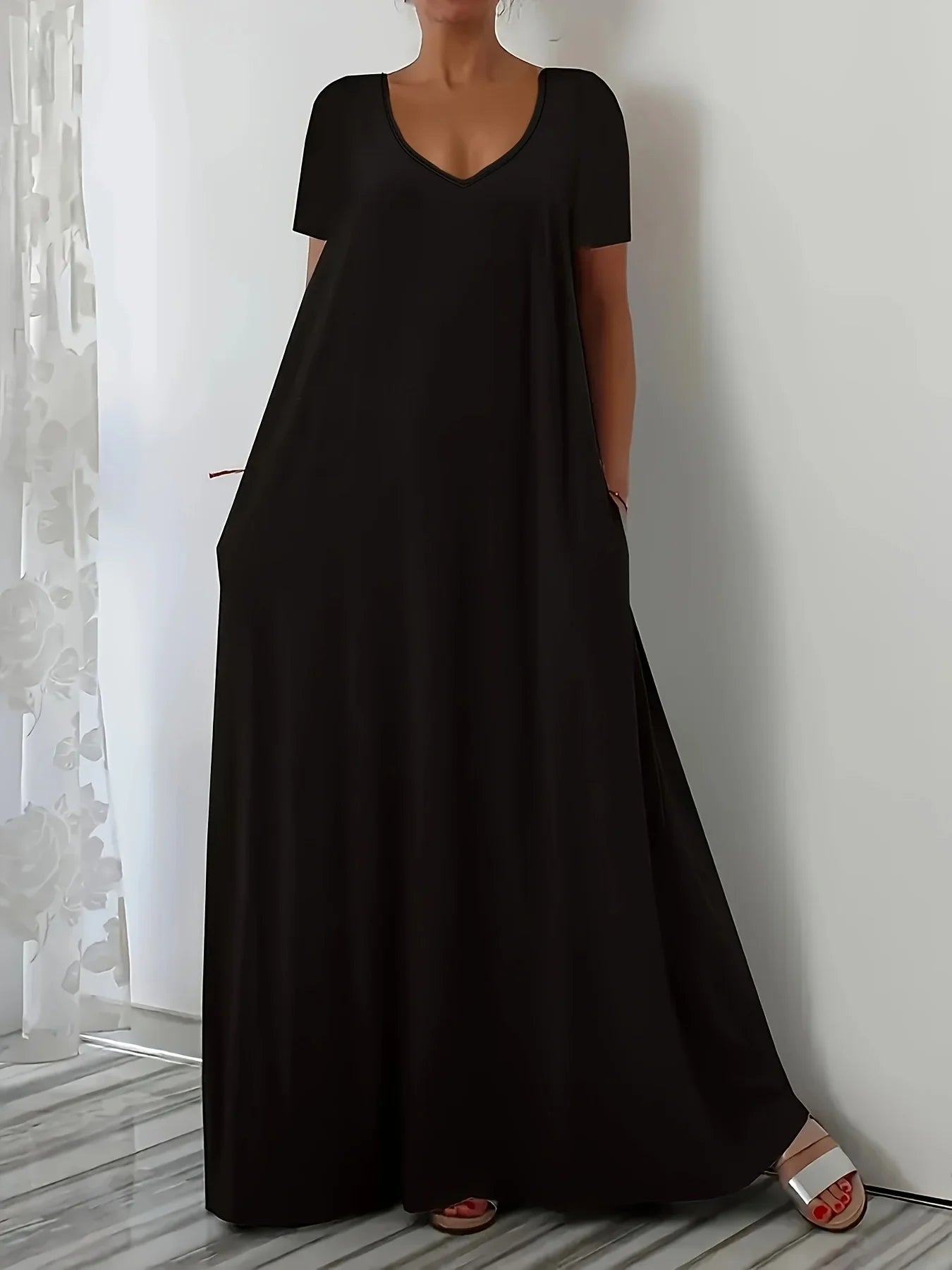 Robe Longue Ample — Col en V, Manches Courtes & Poche