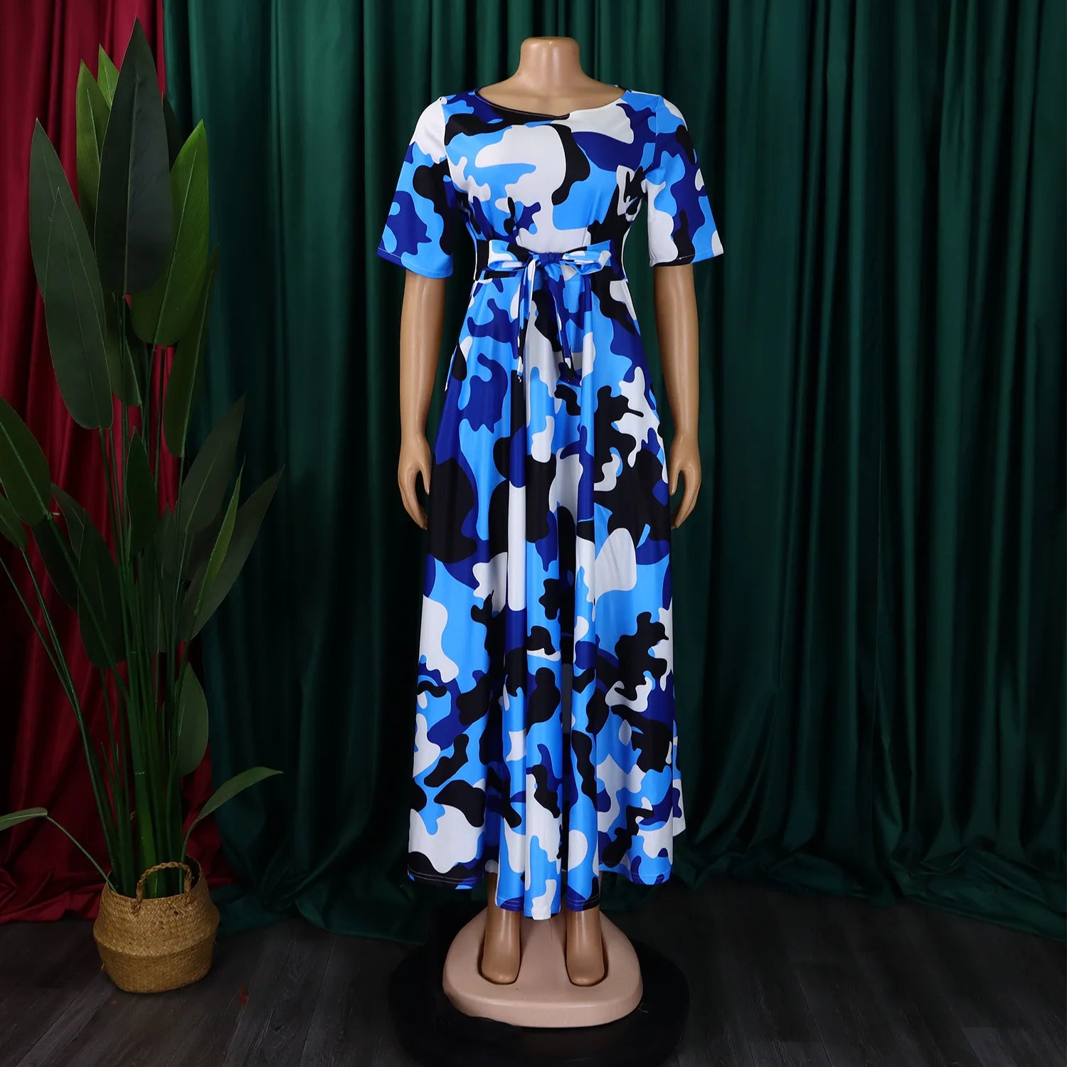 Robe Longue Imprimée avec Ceinture — Col Rond, Manches Courtes, Longueur Cheville