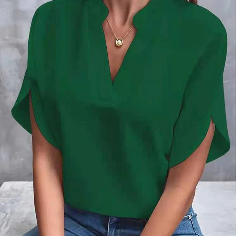 Chemise Col V — Manches Courtes, Couleur Unie, Coupe Régulière