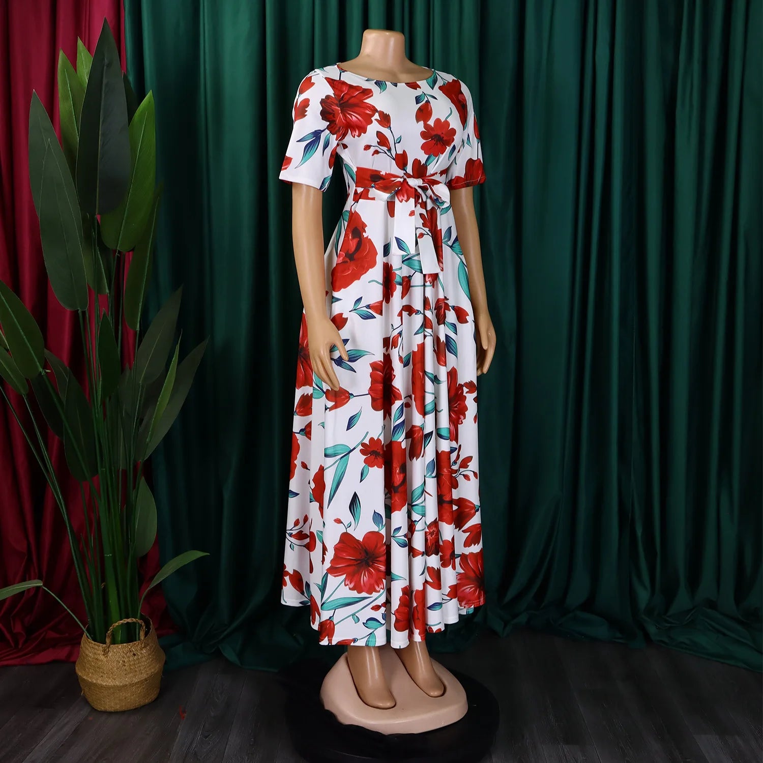 Robe Longue Imprimée avec Ceinture — Col Rond, Manches Courtes, Longueur Cheville