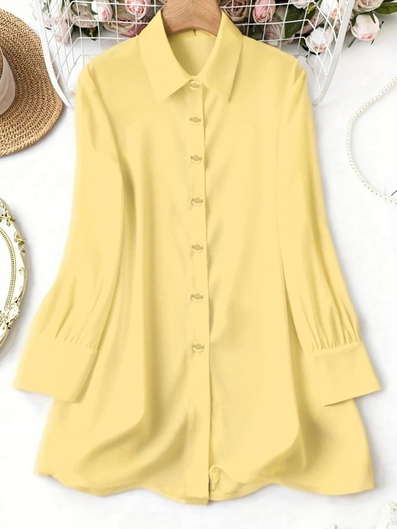 Chemise Satinée Façon Soie — Revers, Ouverture Totale, Coupe Lâche