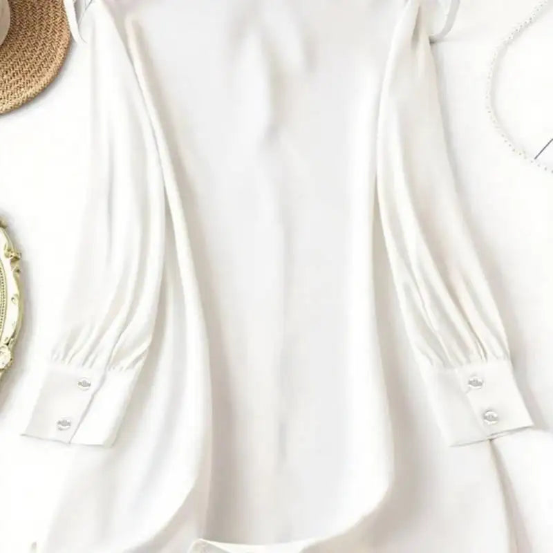 Chemise Satinée Façon Soie — Revers, Ouverture Totale, Coupe Lâche