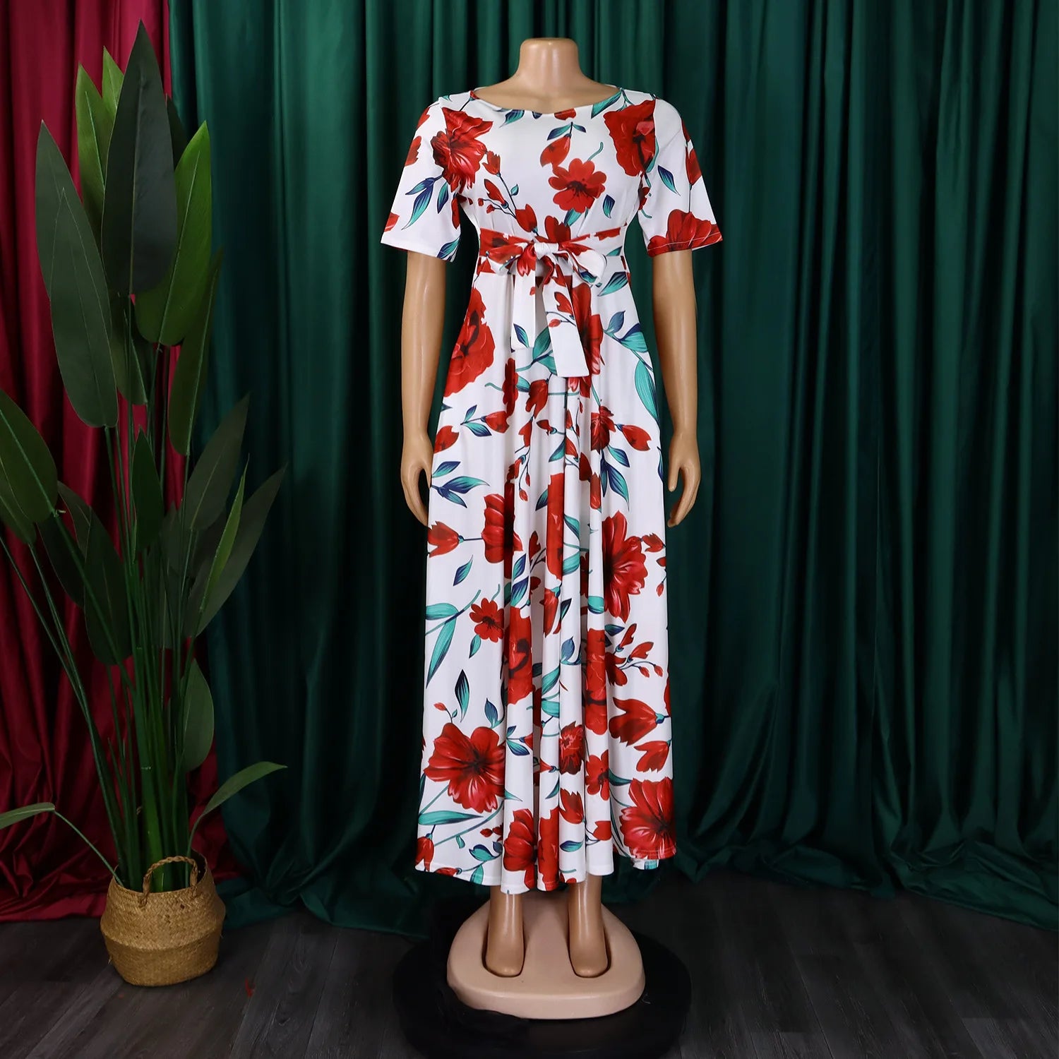 Robe Longue Imprimée avec Ceinture — Col Rond, Manches Courtes, Longueur Cheville