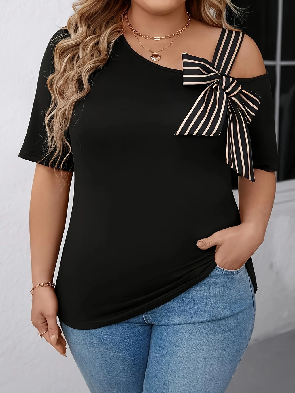 T-shirt Rayé Nœud Épaule Dénudée — Manches Courtes, Col Rond, Coupe Lâche