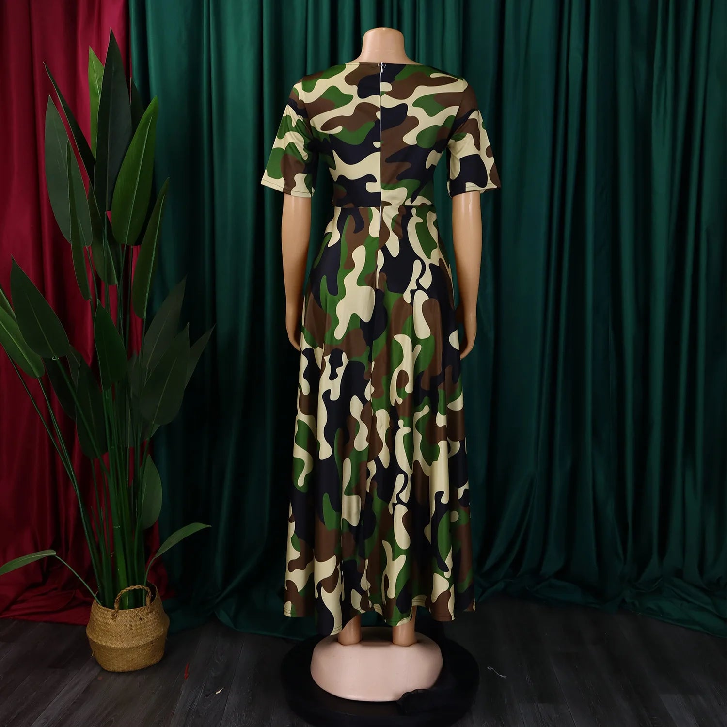 Robe Longue Imprimée avec Ceinture — Col Rond, Manches Courtes, Longueur Cheville