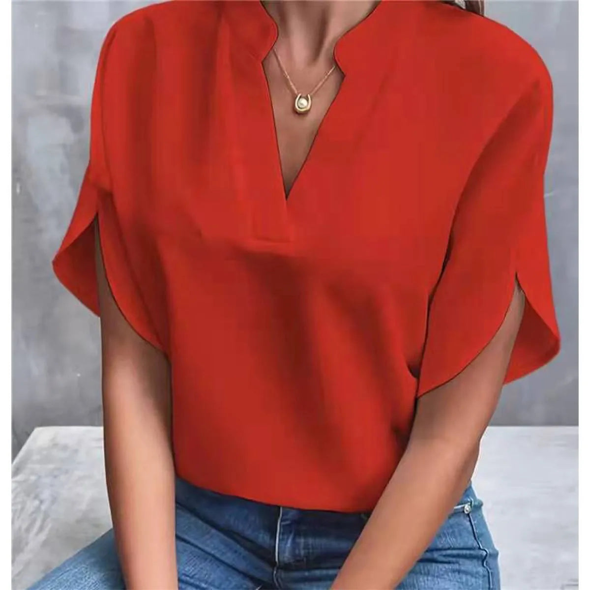 Chemise Col V — Manches Courtes, Couleur Unie, Coupe Régulière