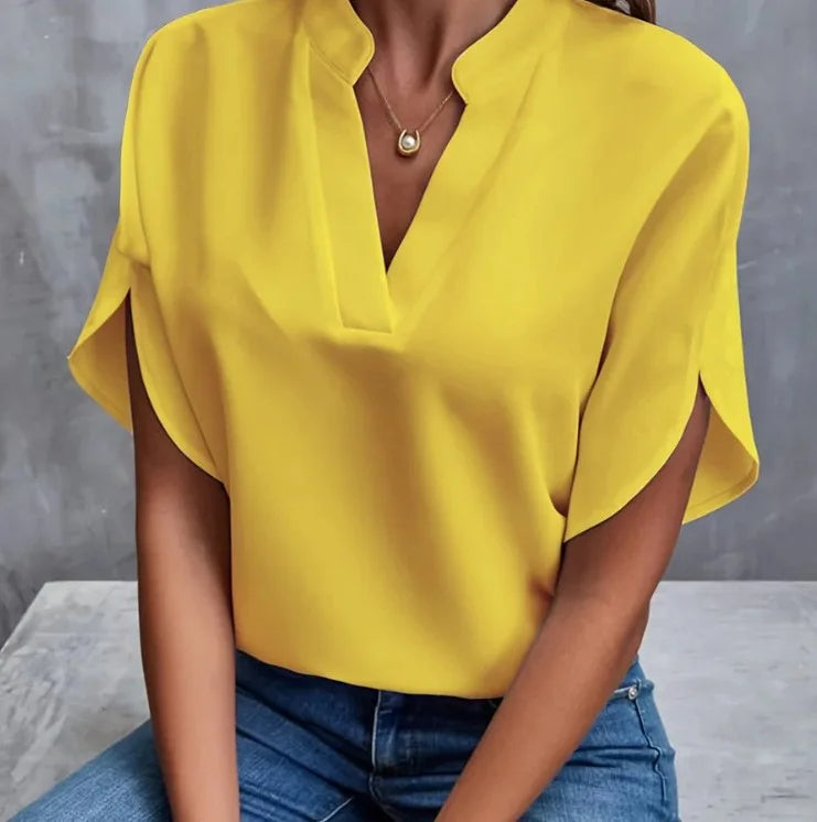 Chemise Col V — Manches Courtes, Couleur Unie, Coupe Régulière