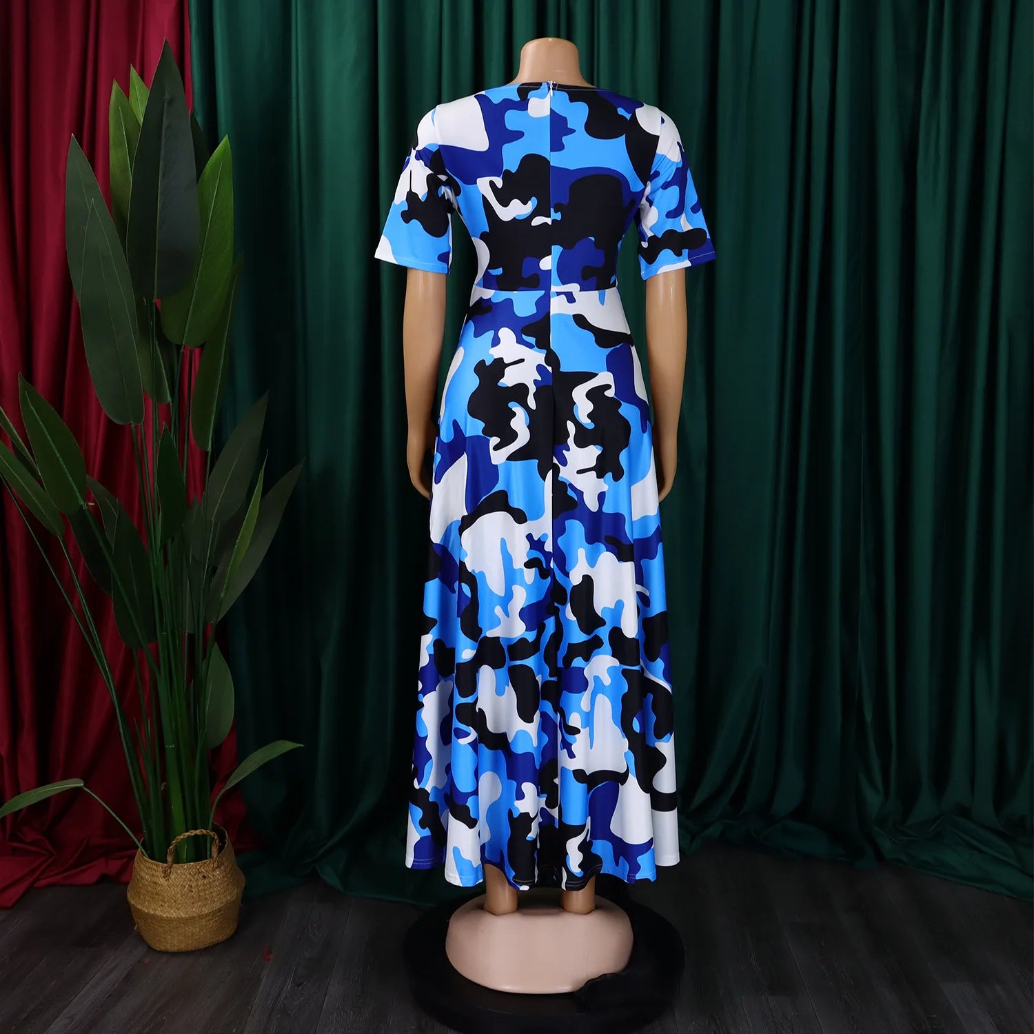 Robe Longue Imprimée avec Ceinture — Col Rond, Manches Courtes, Longueur Cheville