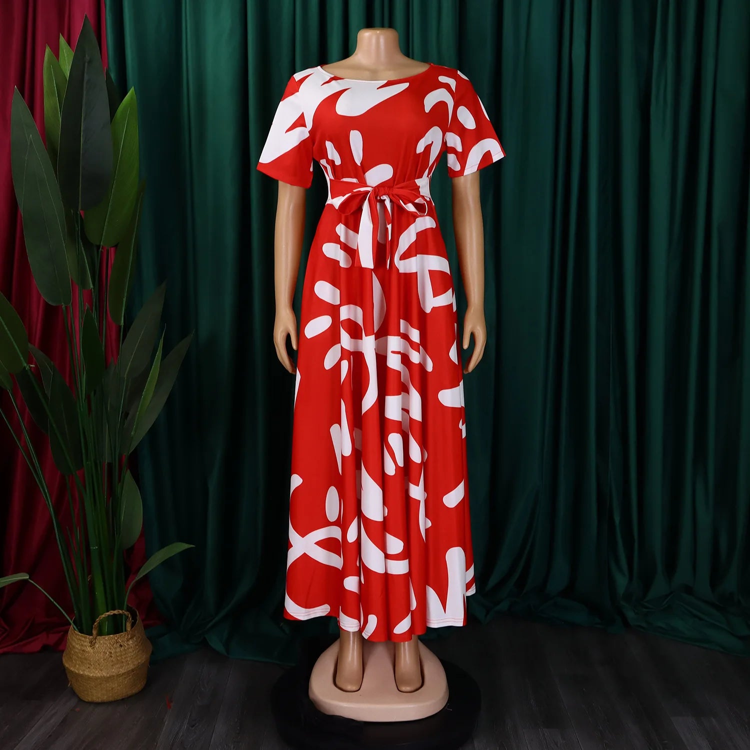 Robe Longue Imprimée avec Ceinture — Col Rond, Manches Courtes, Longueur Cheville