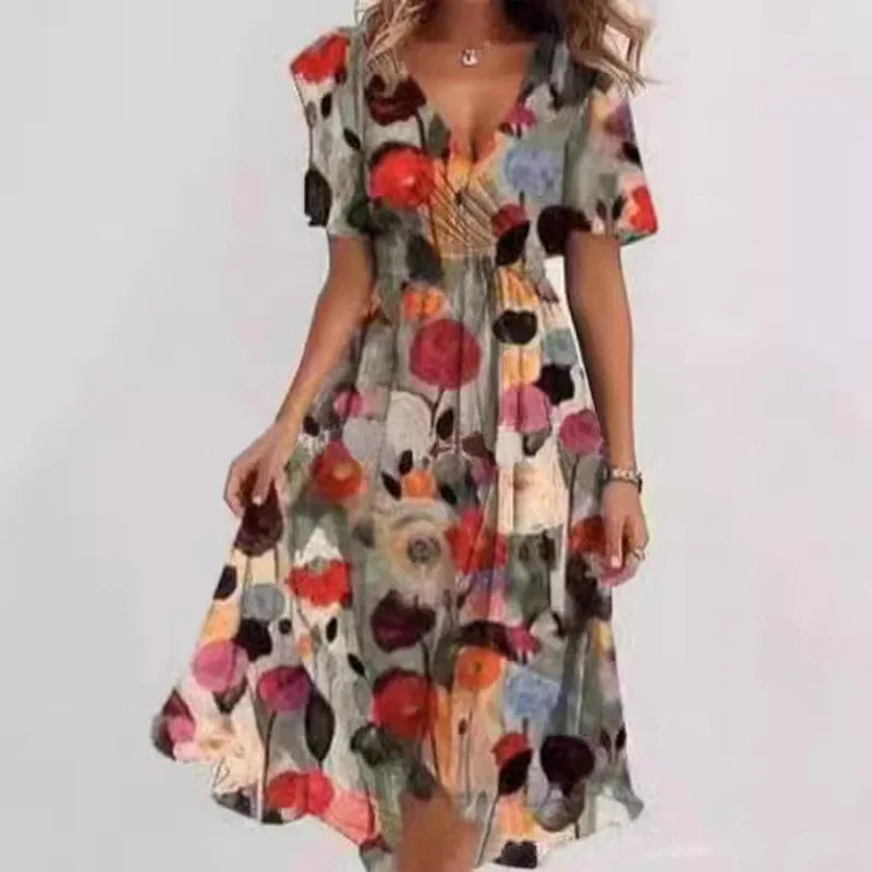Robe Mini Plissée Imprimée — Col en V, Appliques, Coupe Ajustée