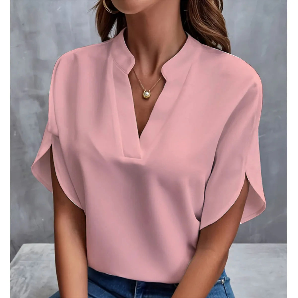 Chemise Col V — Manches Courtes, Couleur Unie, Coupe Régulière